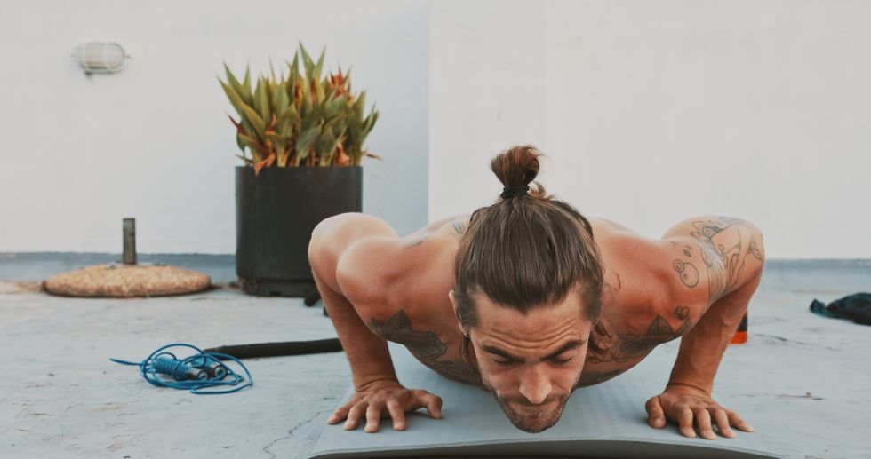Here's What 100 Burpees Every Day Did to This Guy's Body thumbnail