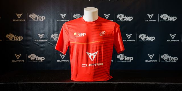 camiseta de la selección española de pádel, con cupra como cupra patrocinador oficial de la federación española de pádel