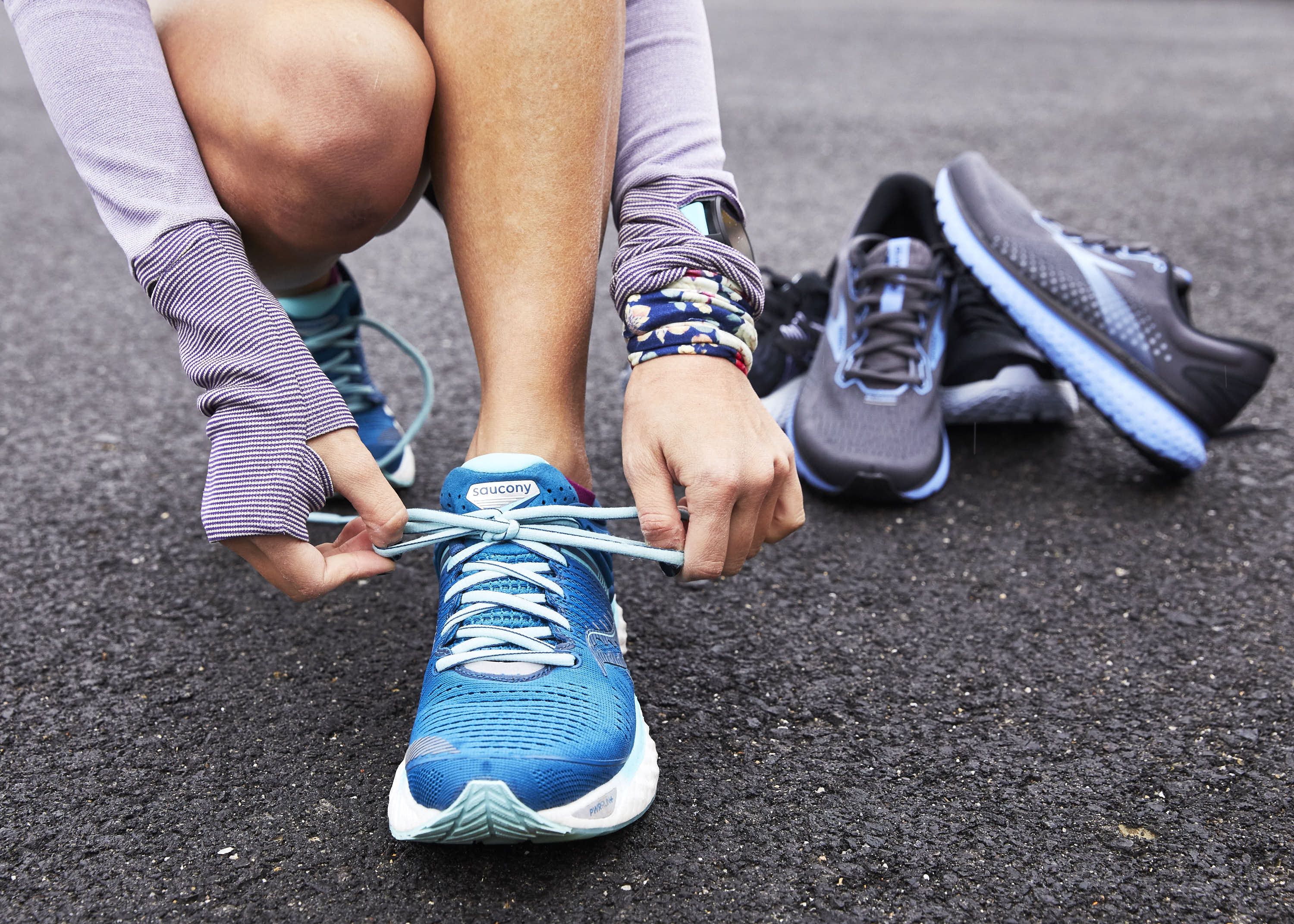 walking shoes with cushion