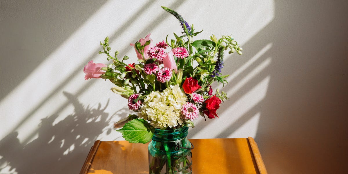 How To Make Cut Flowers Last Longer, Reveals Gardening Experts