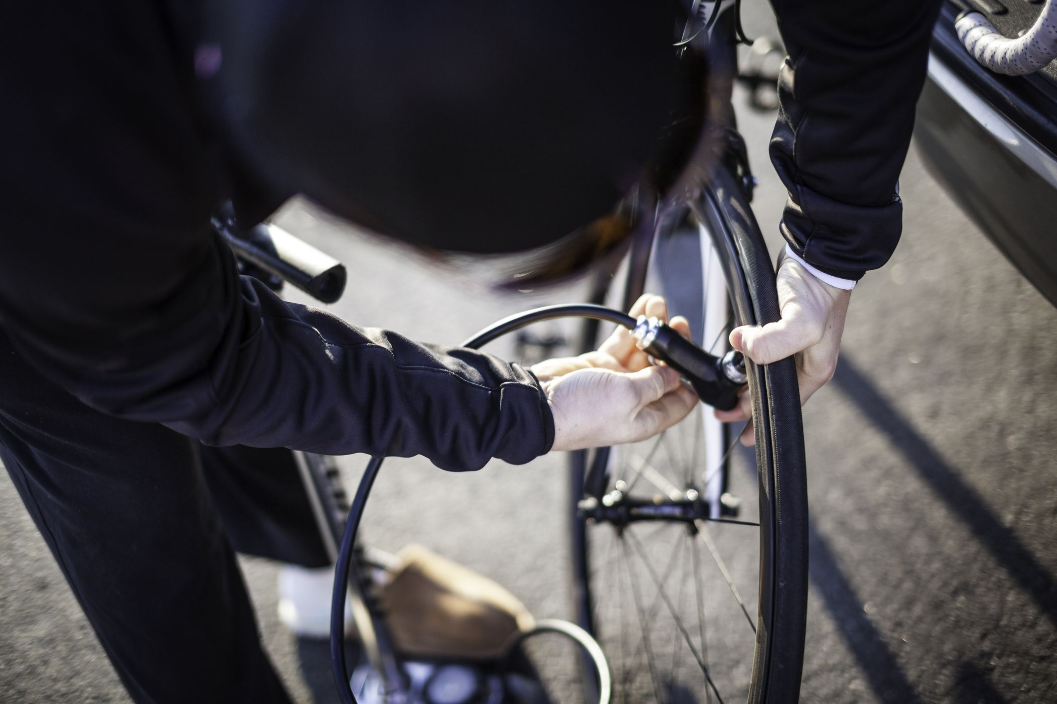 how to inflate bike tire with schrader valve