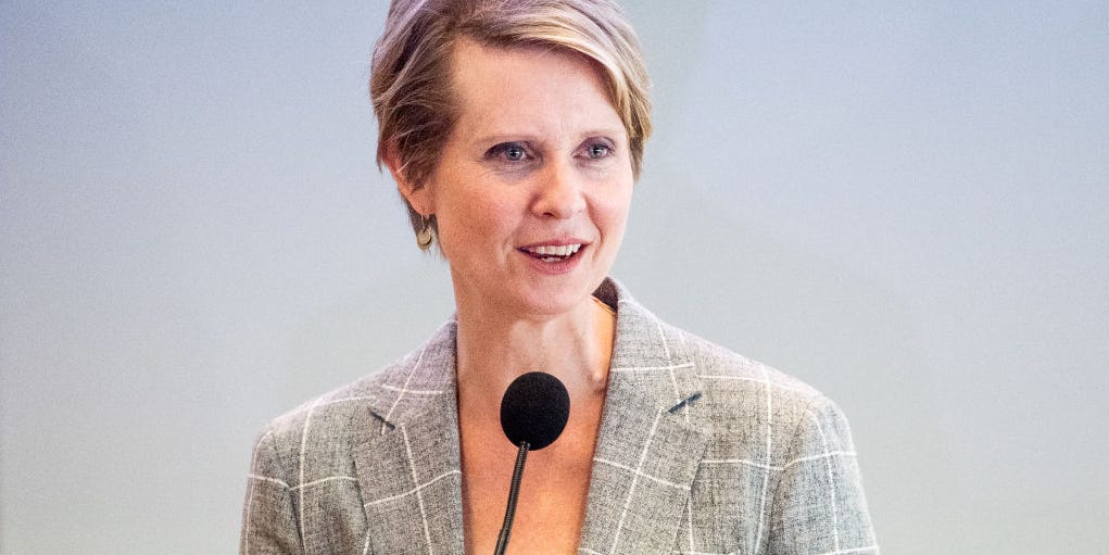 Cynthia Nixon Shared the Story of Her Mother's Illegal Abortion, All While Holding Up a Coat Hanger