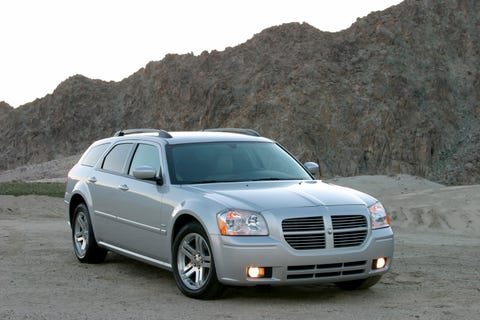 Land vehicle, Vehicle, Car, Dodge magnum, Full-size car, Luxury vehicle, Automotive tire, Hood, Hatchback, Rim, 