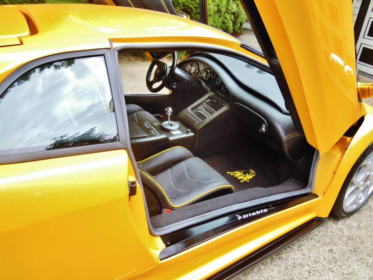 Nex 12073 Lamborghini Diablo gelb mit Rückzugmotor Maßstab ca 1:60 NEU ° 