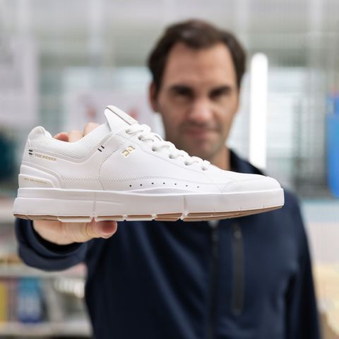 Roger Federer sus nuevas zapatillas mid-top
