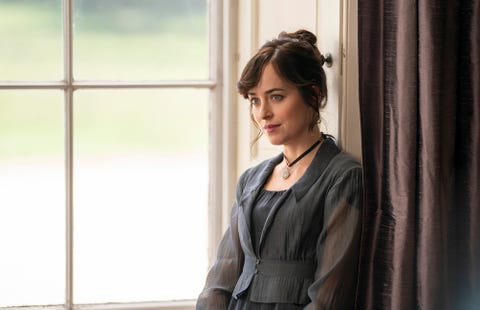 dakota johnson en persuasión de netflix