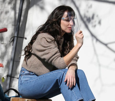 Dakota Johnson, el horror de la semana la actriz con una pantalla de plástico en los Ángeles