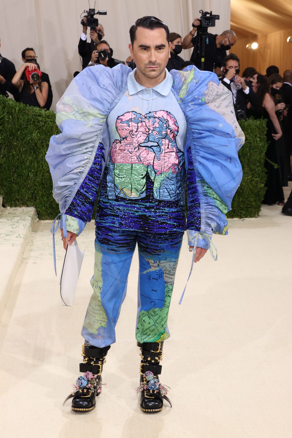 dan-levy-attends-the-2021-met-gala-celeb