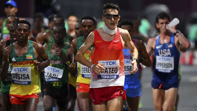 el maratoniano dani mateo corre el maratón durante el mundial de doha 2019