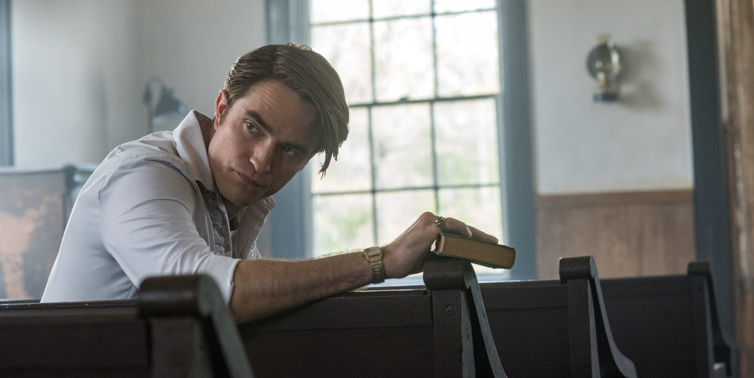 Netflix’s The Devil All The Time Sees Robert Pattinson Finally Lose It