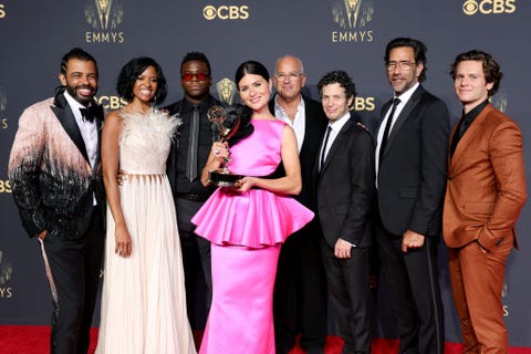 El elenco de Hamilton con su Emmy el elenco de hamilton con su emmy