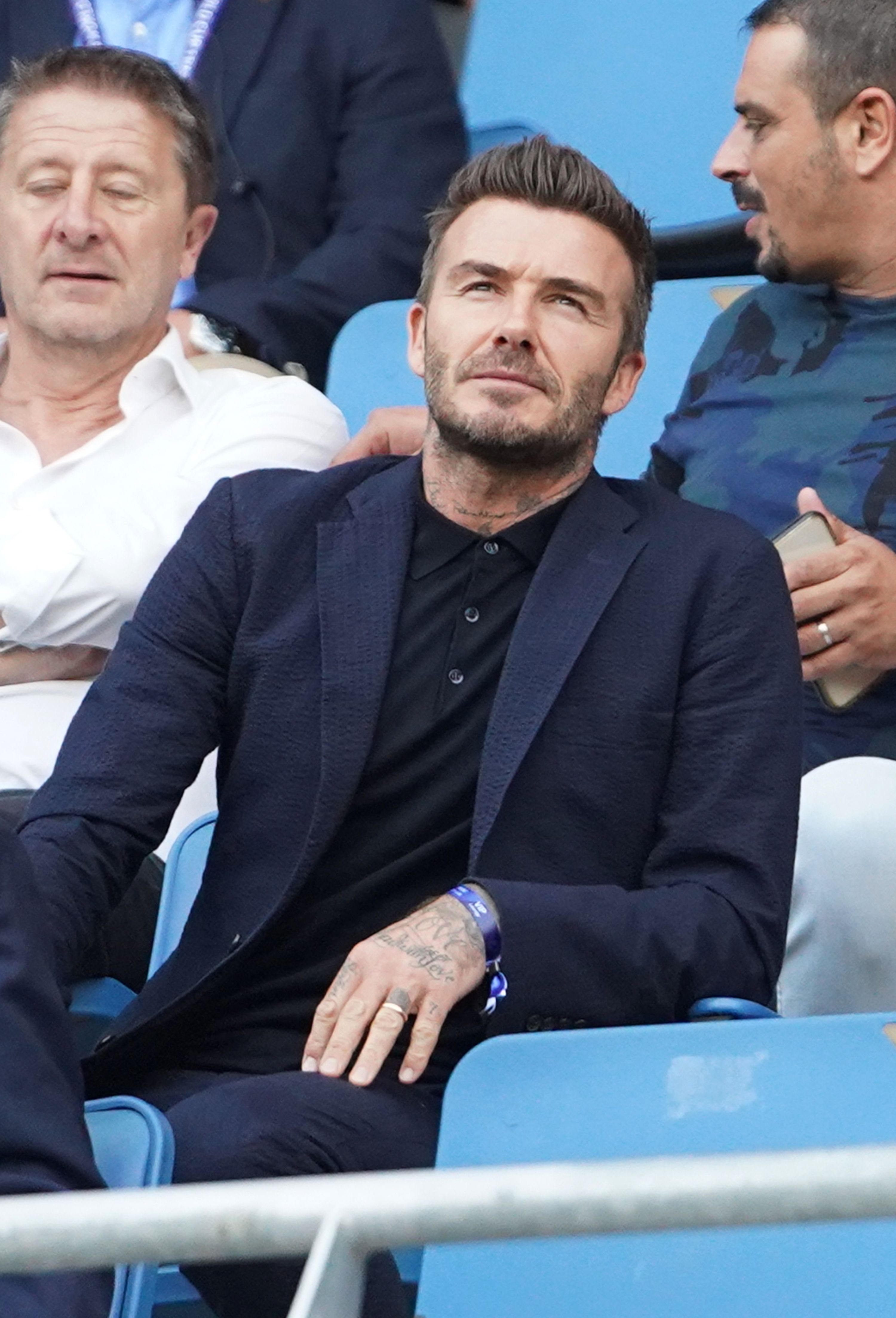 Cómo combinar un traje con un polo - El manual de David Beckham