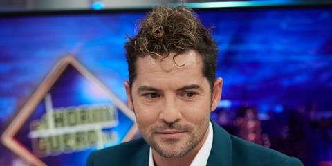 Newsreader, Newscaster, Television presenter, Television program, News, Spokesperson, White-collar worker, Suit, Media, Newsreader, Newscaster, Television presenter, Television program, News, Spokesperson, White-collar worker, Suit, Media,