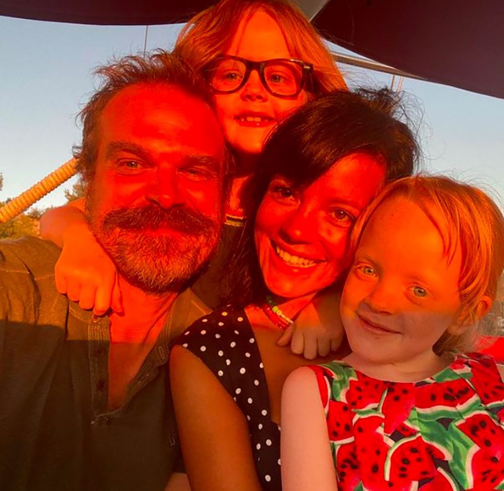 David Harbour 2021 / Lily Allen Shares Cute Clip Of Husband David ...