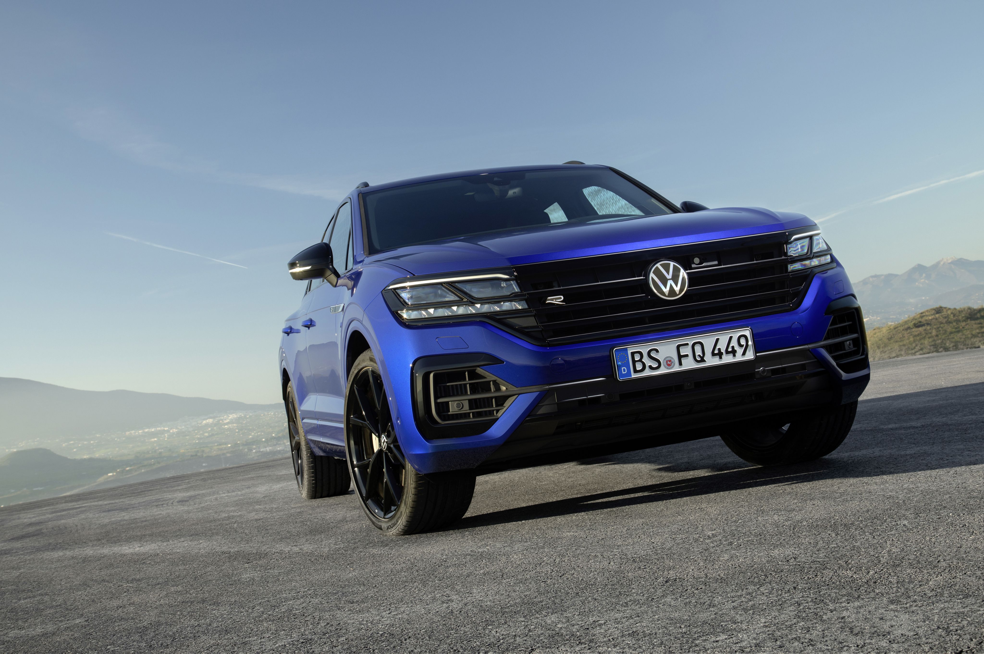 2021 Volkswagen Touareg R Revealed Hybrid Touareg Specs Pics