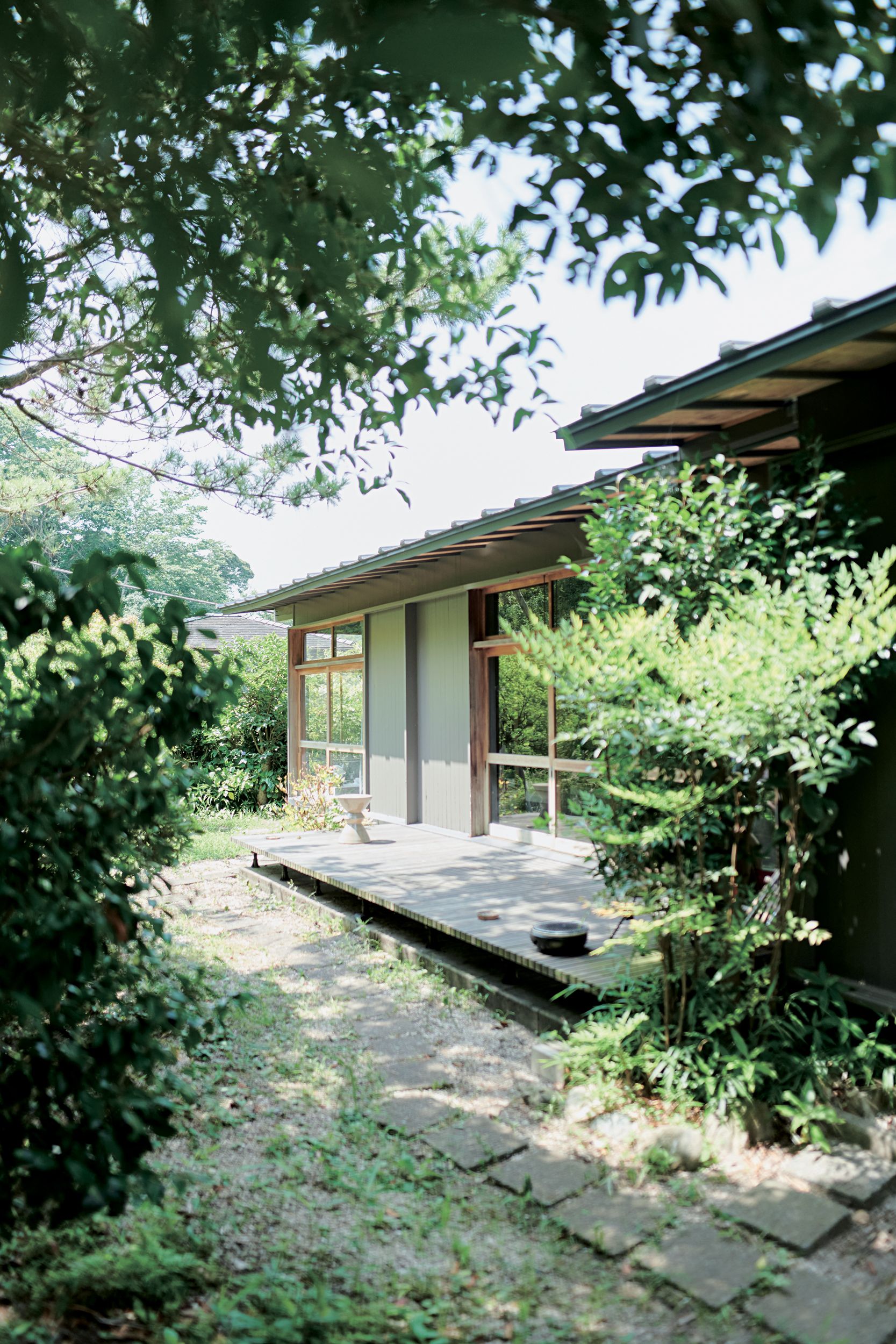 サポーズデザインオフィス・吉田愛の鎌倉のはなれを訪ねて｜ELLE DECOR 