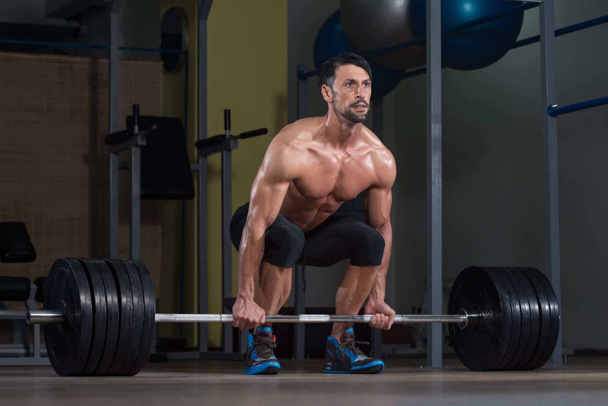 round back deadlift