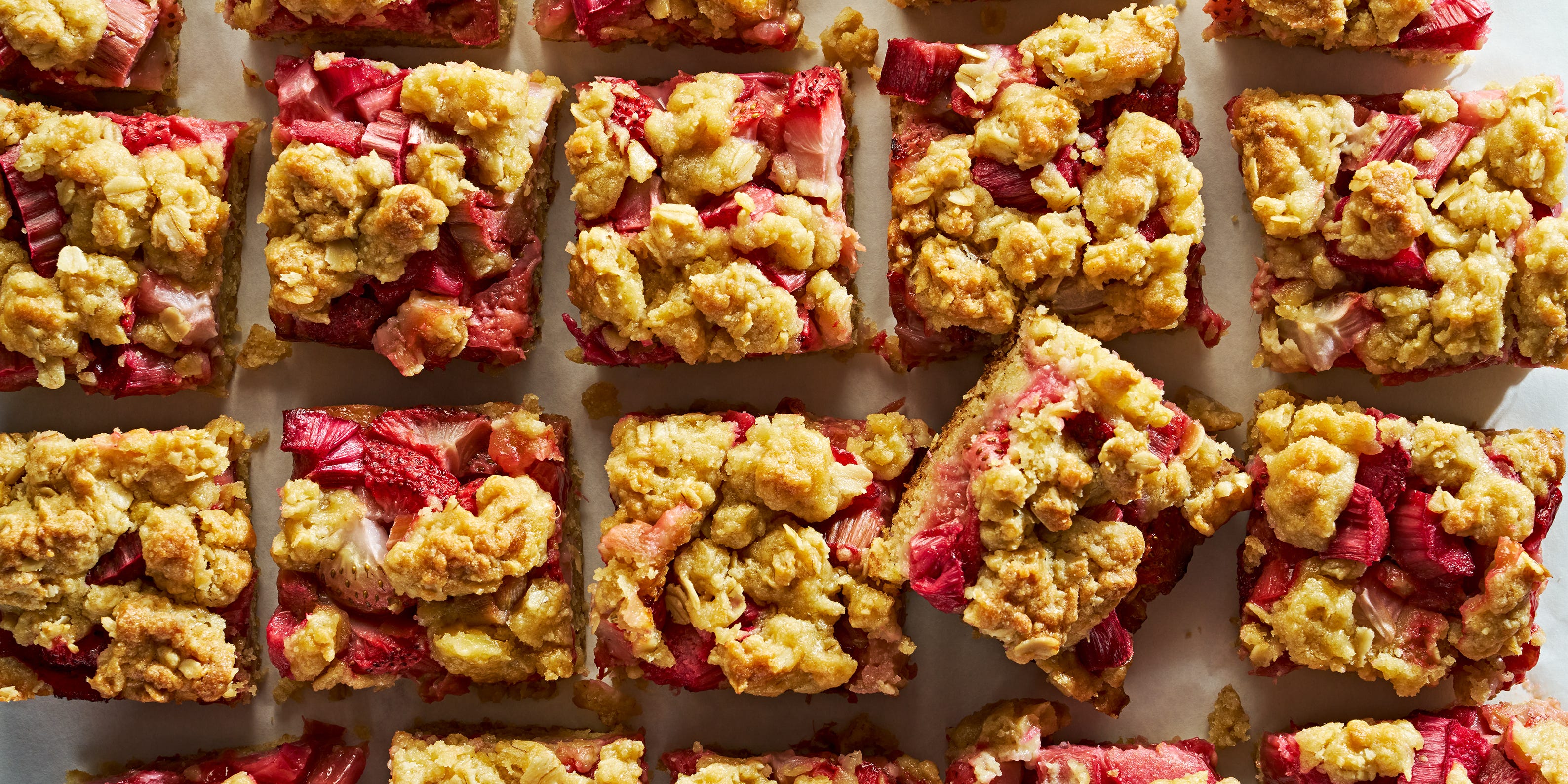 Strawberry-Rhubarb Crumble Bars Are Showcasing Spring's Finest Fruit