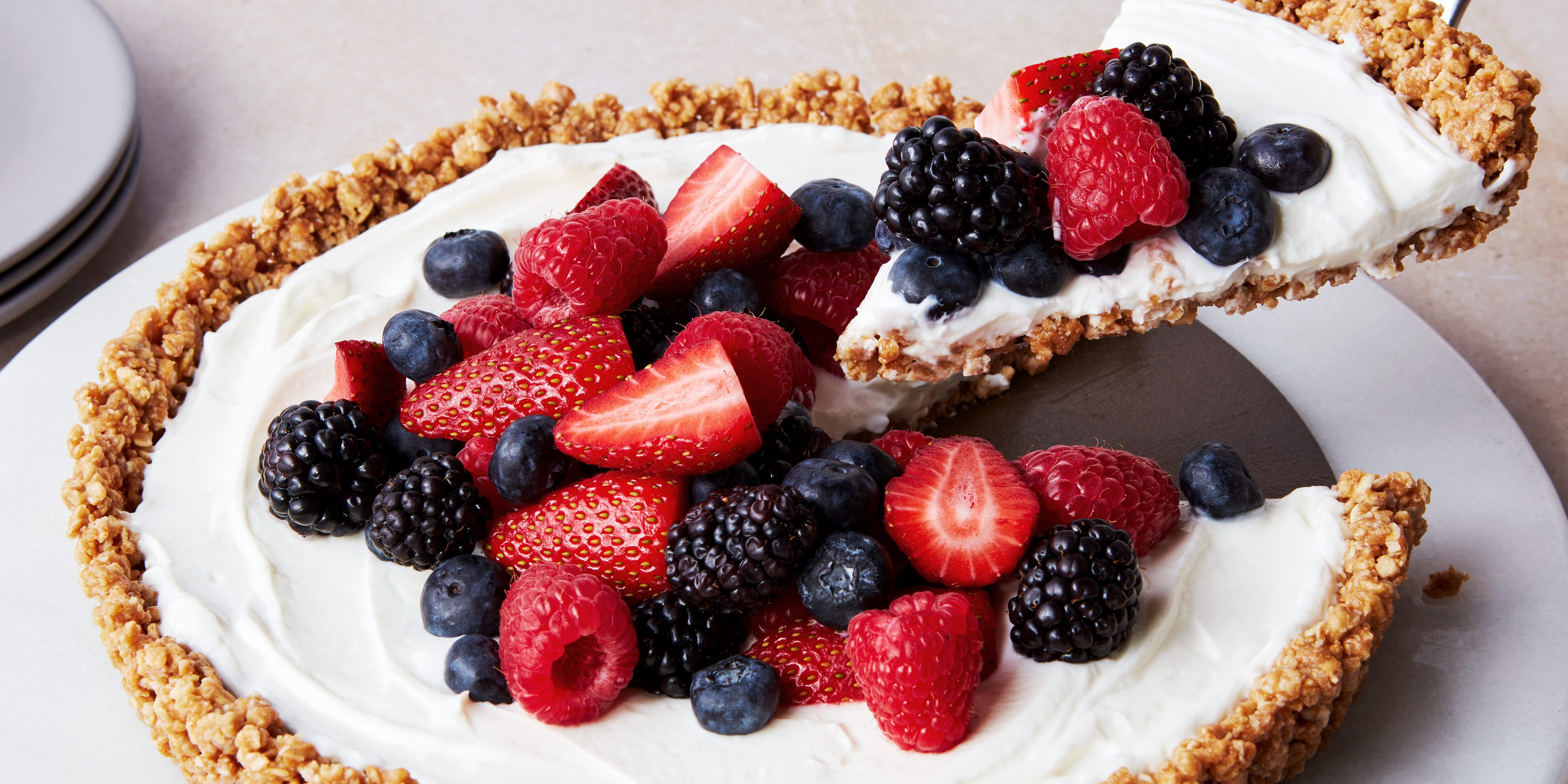 No-Bake Fruit & Granola Tart Will Make You A Spring Brunch Host Superstar