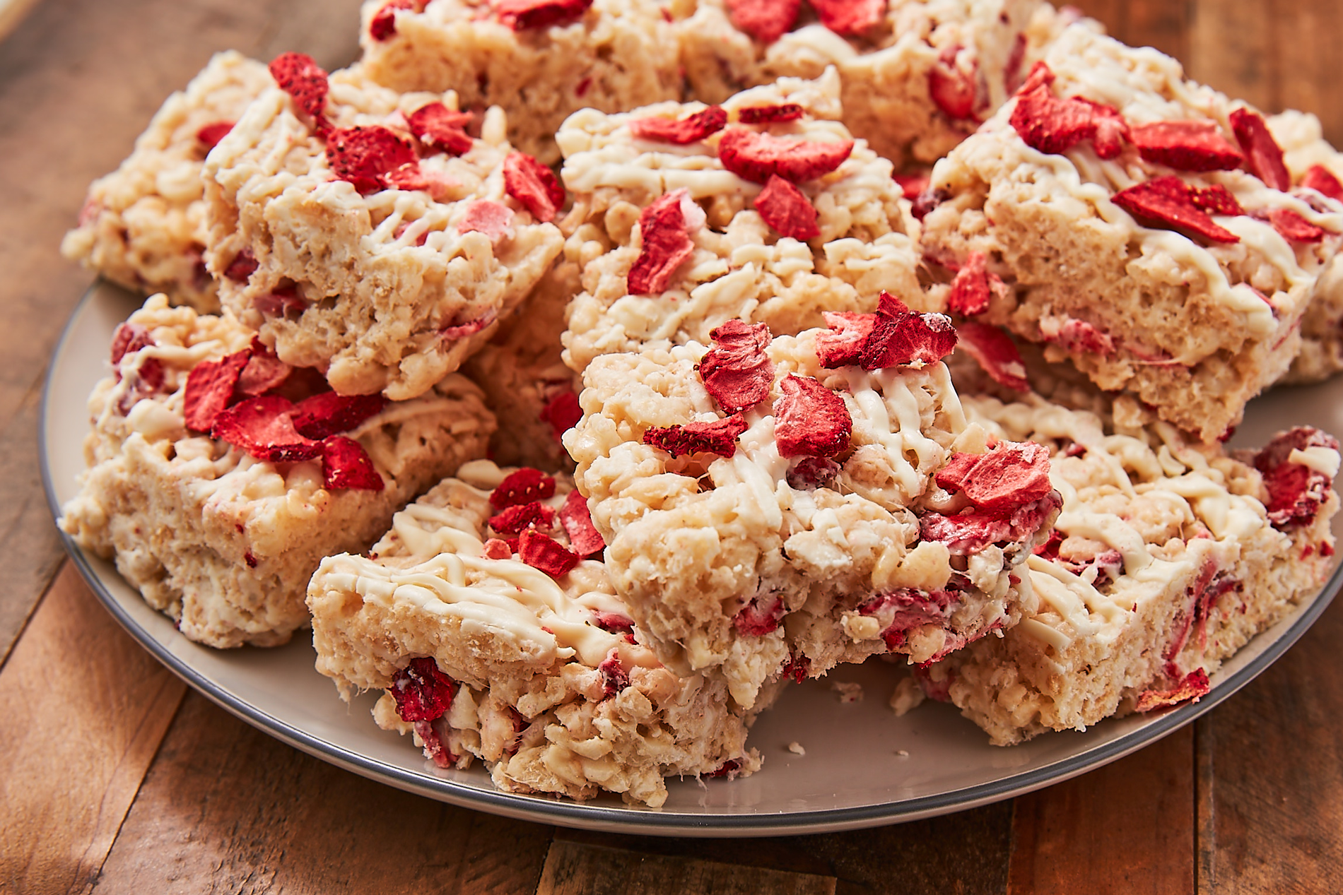 These Strawberry Shortcake Rice Krispies Treats Taste Like Summer