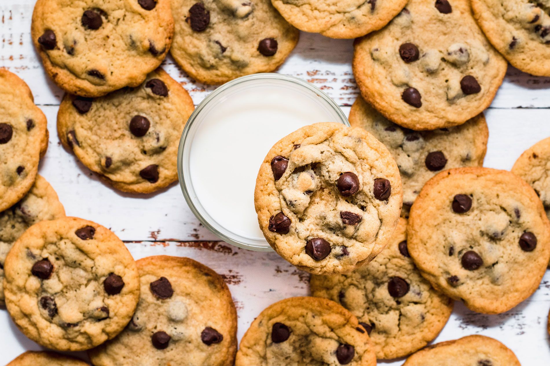 Best Toll House Chocolate Chip Cookies Recipe - How To Make Toll House Chocolate  Chip Cookies