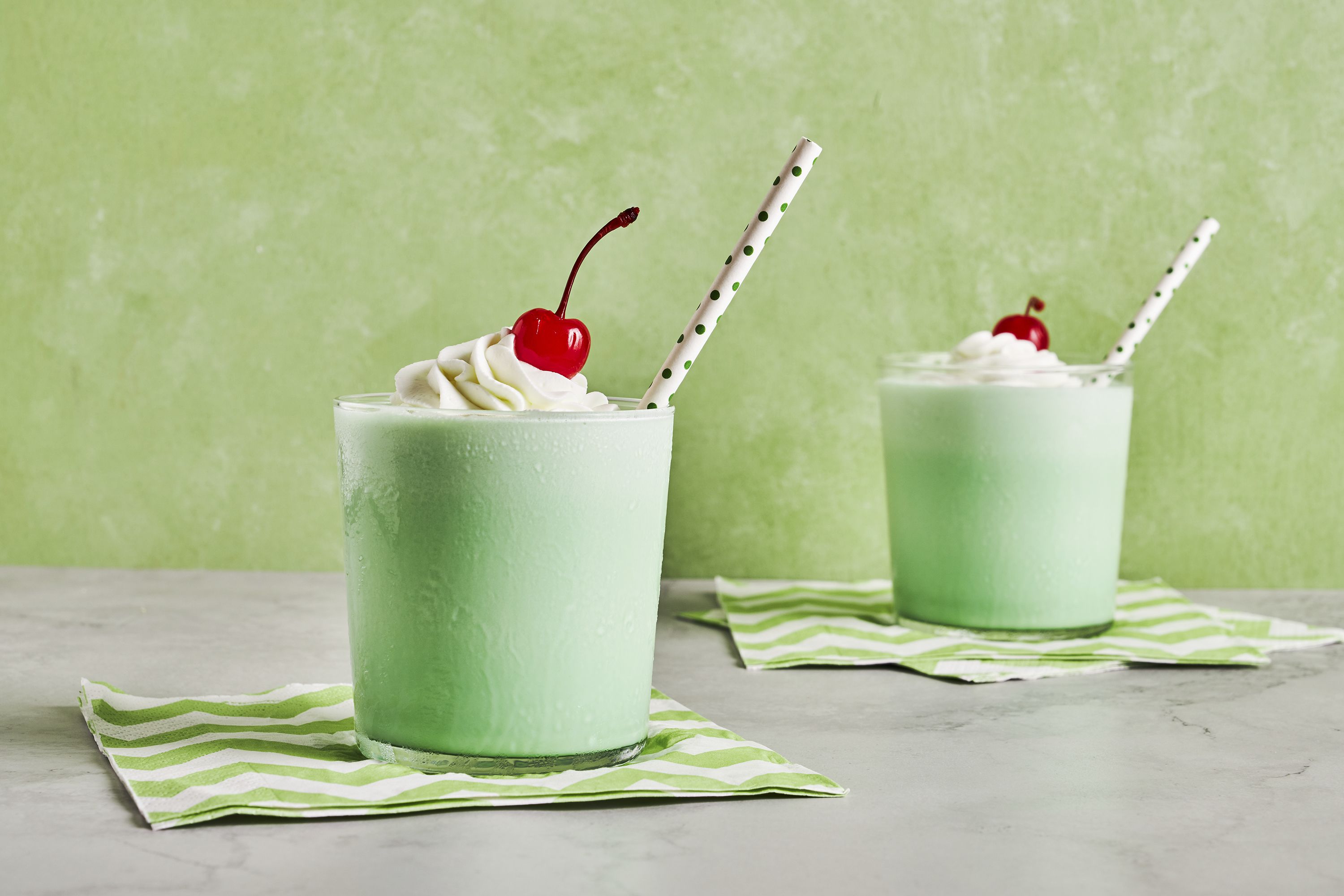 Зеленое молоко рецепт. Shamrock Shake. Shamrock Shake первые годы.