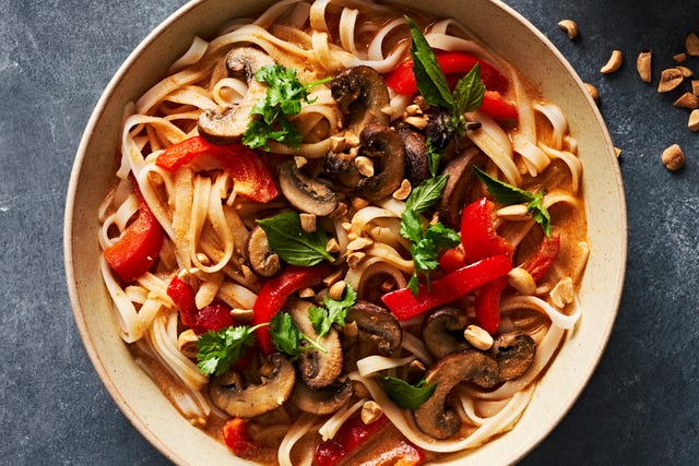 thai peanut noodle soup