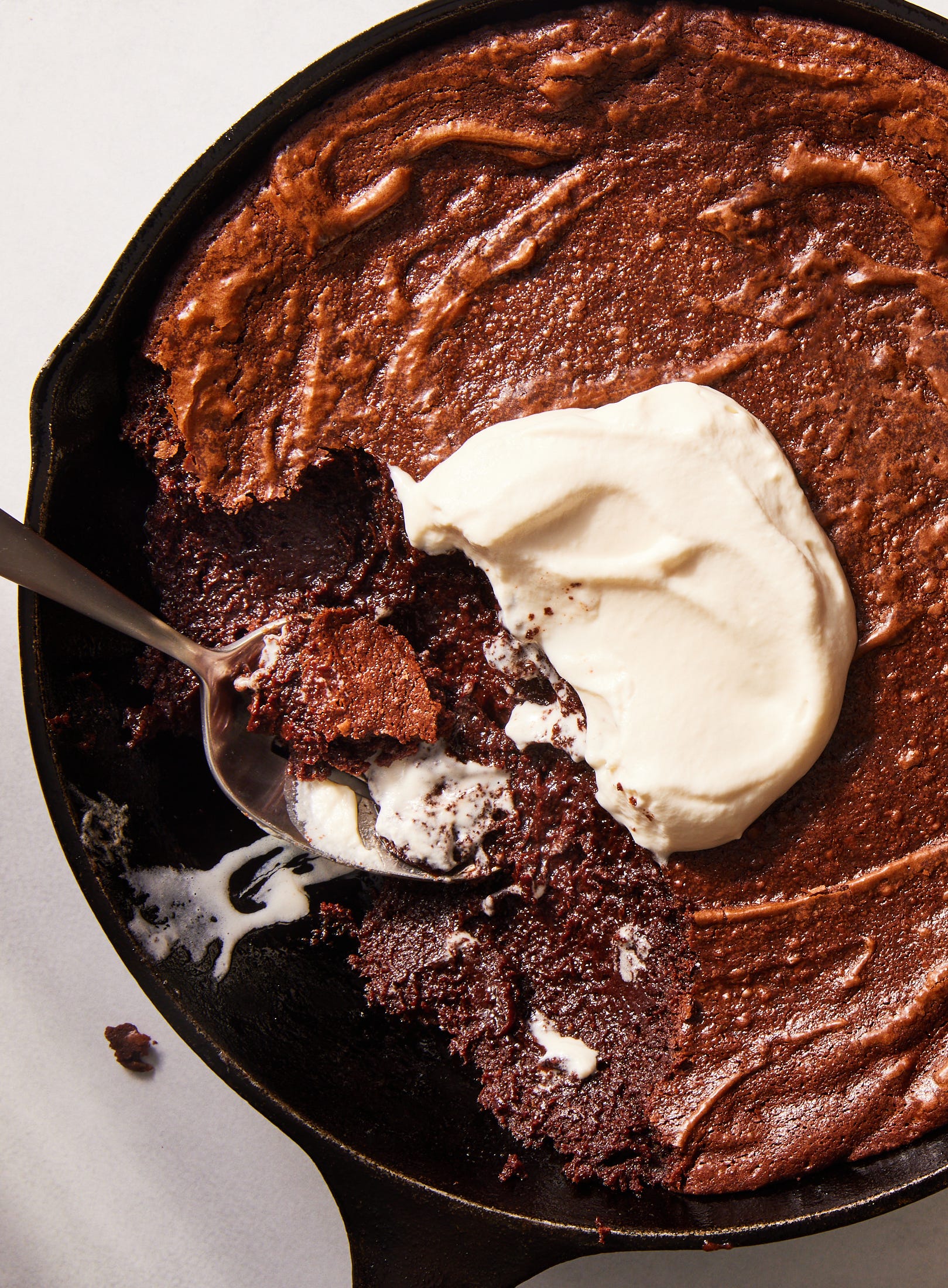 Molten Lava Cake Meets Skillet Cookie In This Fudgy Brownie Pudding