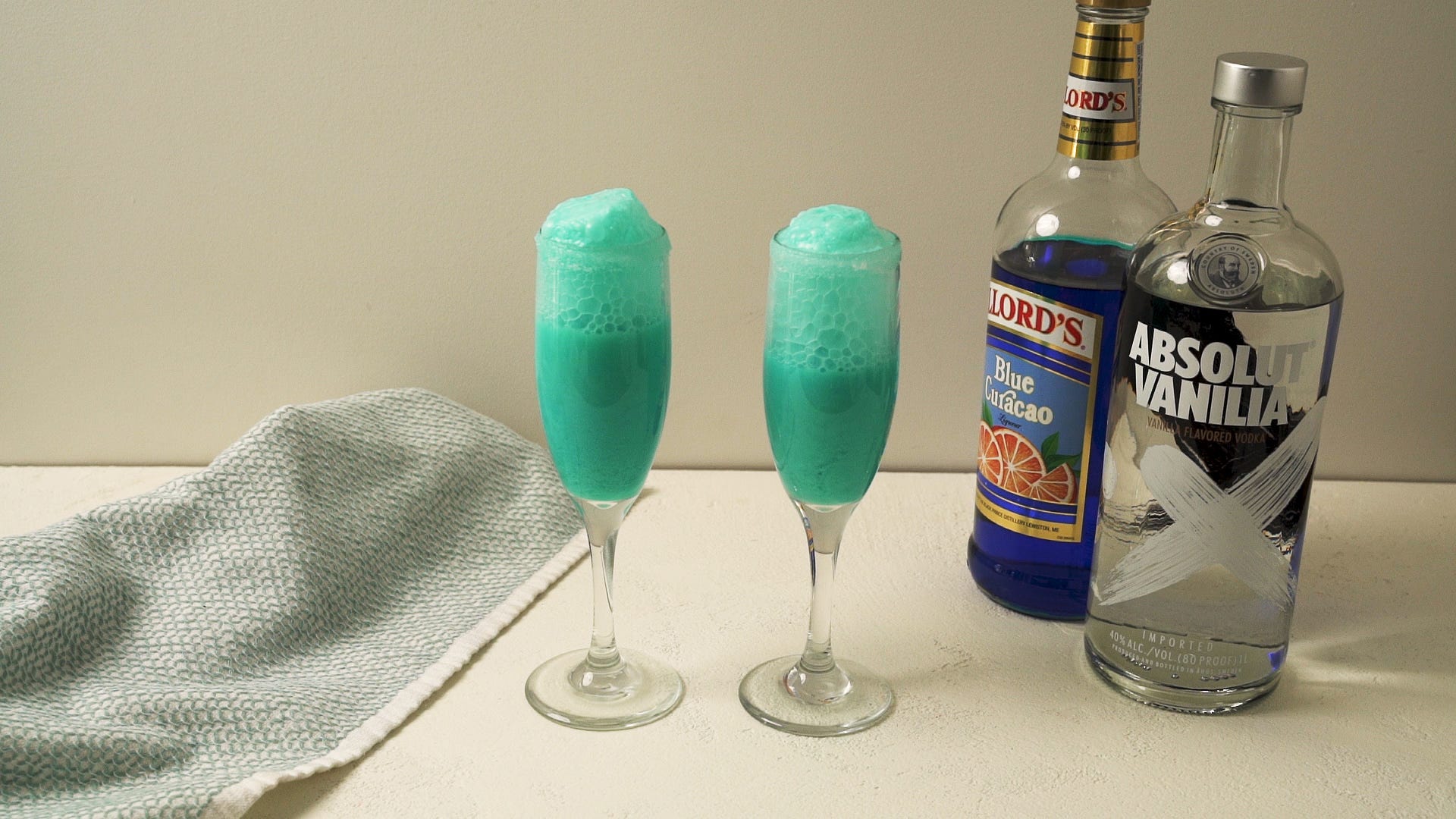 These Blue Creamsicle Mimosas Spark So Much Joy