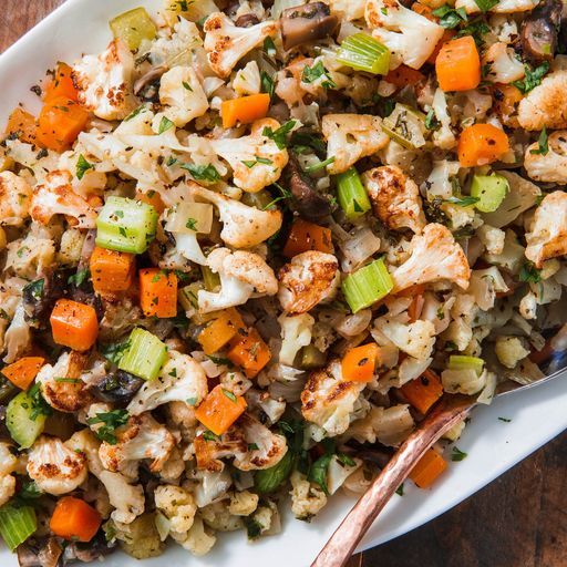 This low-carb stuffing is the only thing your Thanksgiving table needs.