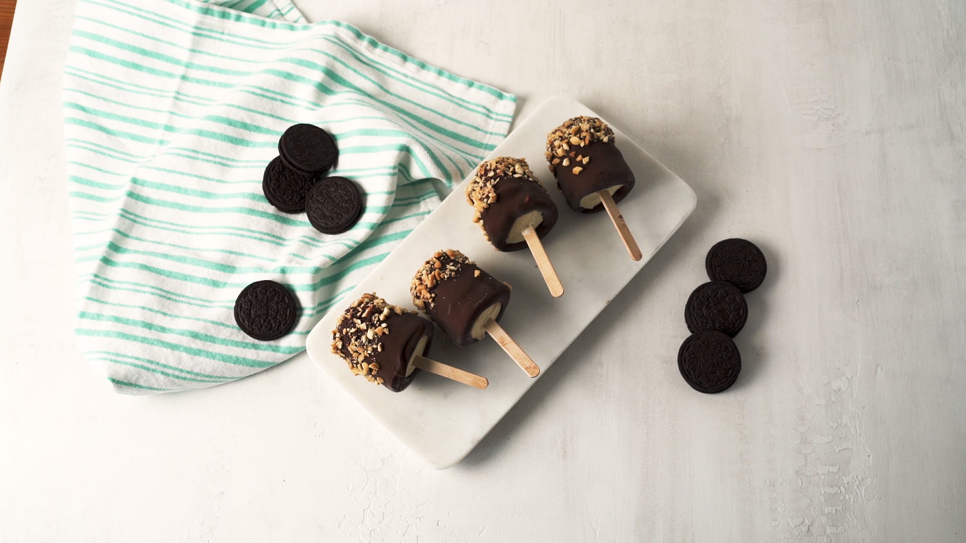 Chocolate Caramel Crunch Pops Are A Perfect Summer Treat