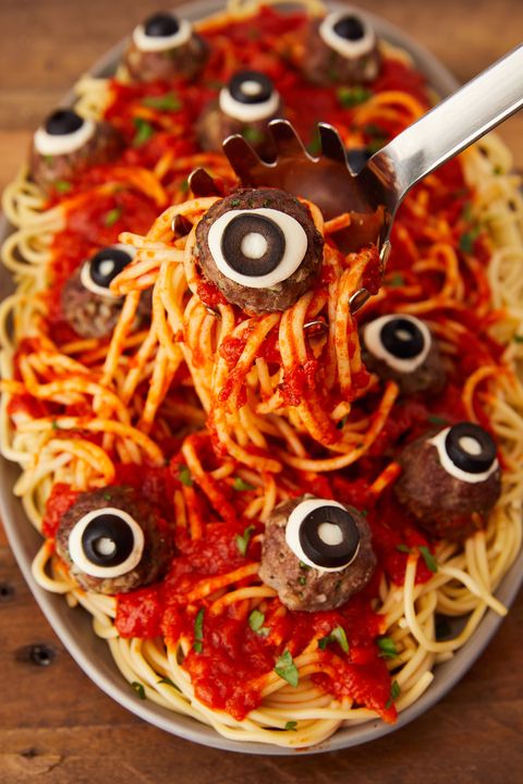 Halloween Dinner Party Food / Spooky Halloween Party Recipes / However, the spider pizza bagels are really best when fresh.