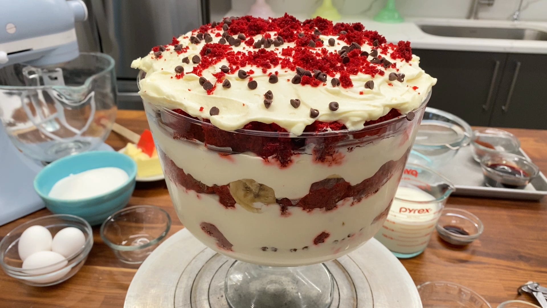 Make Magnolia Bakery's Red Velvet Banana Pudding At Home