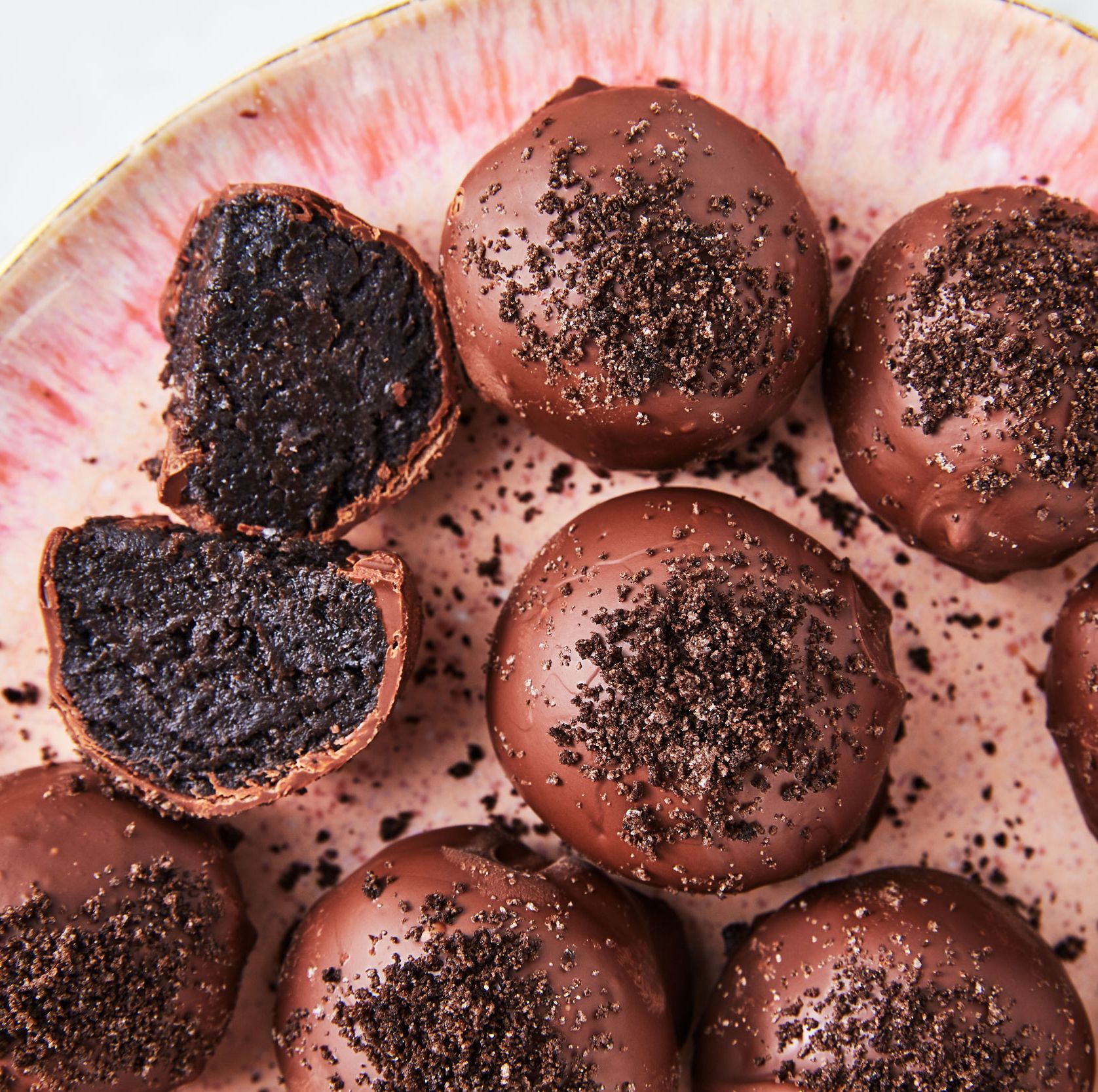 No-Bake Oreo Cookie Balls Are So Much Easier To Make Than Cookies