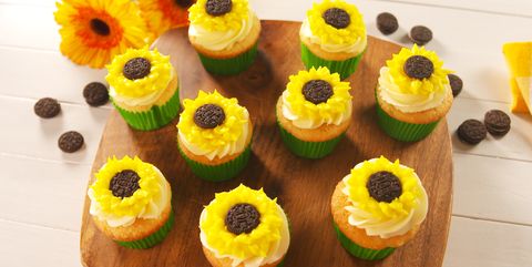 Oreo Sunflower Cupcakes horizontal