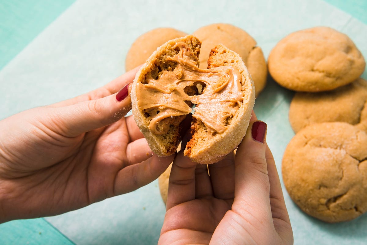 The Inside Of This Peanut Butter-Stuffed Cookie Taste Just Like Reese's