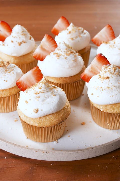 K'Mich Weddings - wedding planning - dessert ideas - strawberry cheesecake stuffed cupcakes