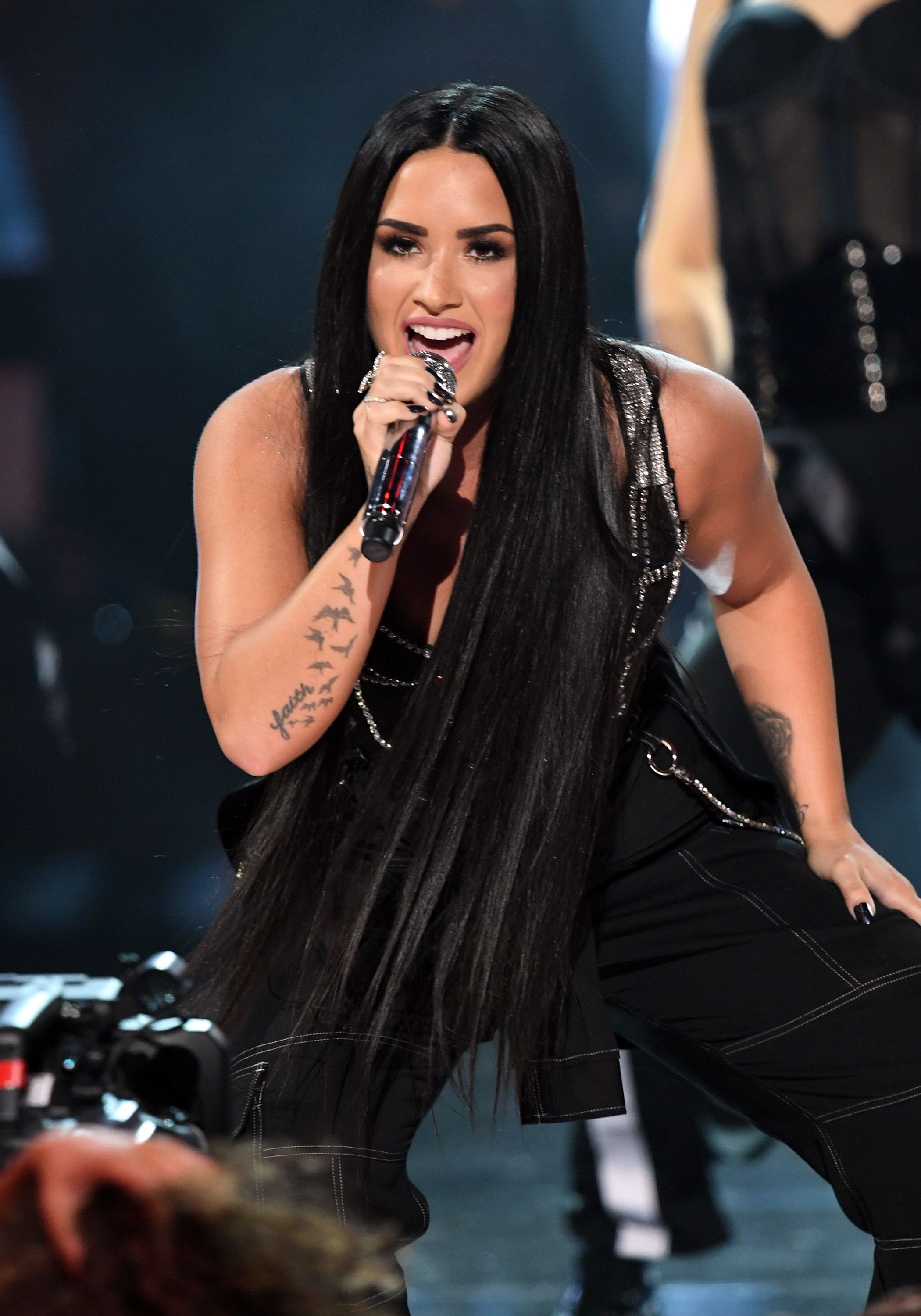 Demi Lovato S Performance Of Sorry Not Sorry At The Amas Is Bts Approved Demi Lovato Singing At American Music Awards