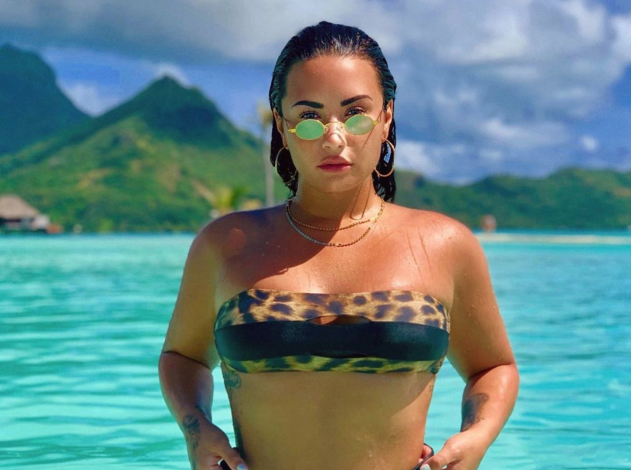 demi lovato hot bikini