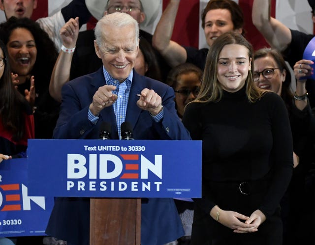 Candidatul prezidențial joe biden organizează un eveniment în ziua caucus în las vegas