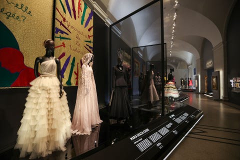 Christian Dior Designer of Dreams mostra moda 2022 new york christian dior designer of dreams mostra moda 2022 new york