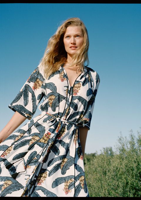 H M聯手英國睡衣品牌desmond Dempsey 推出印花連身裙 不出國穿上它也有海島度假感
