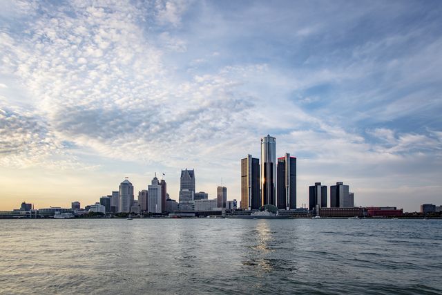 la ligne d'horizon de Detroit sur la rivière Detroit