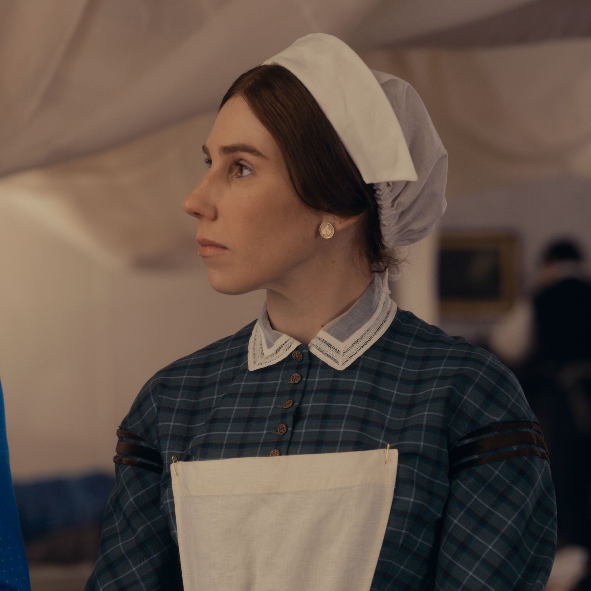 How Zosia Mamet Became <I>Dickinson</I>'s Foul-Mouthed Hustler, Louisa May Alcott