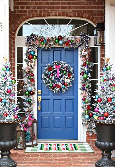 Get 27: Traditional Home Christmas Porch