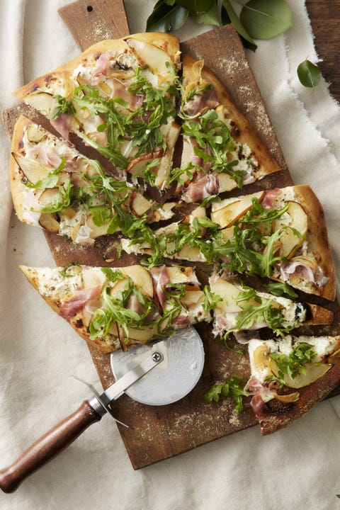 pear, prosciutto, and goat cheese pizza with arugula