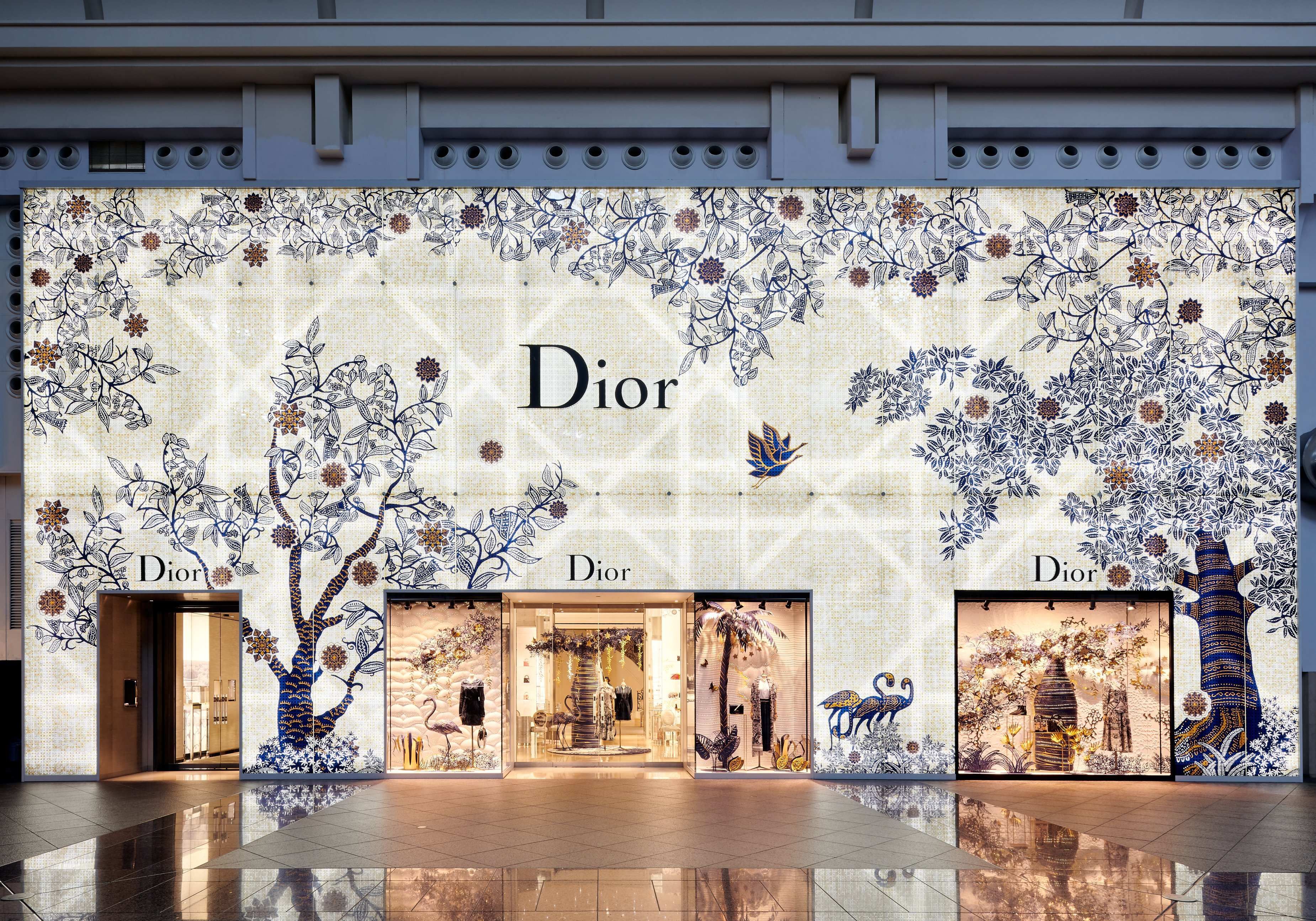 Dior 在台北101打造巨型夢幻聖誕樹！千顆 