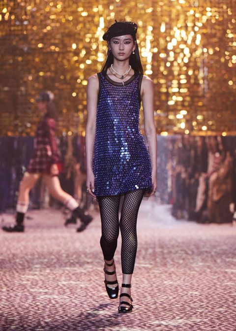 Dior Chớm Thu 2021 trên sàn disco Thượng Hải: 5 xu hướng đến từ nhà mốt Dior
