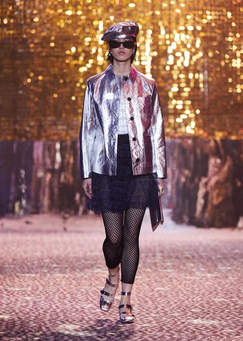 Dior Chớm Thu 2021 trên sàn disco Thượng Hải: 5 xu hướng đến từ nhà mốt Dior
