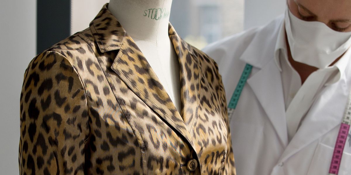 Explore the Savoir Faire Behind Maria Grazia Chirui's Take on the Bar Jacket  for Dior Pre-Fall 2021 – CR Fashion BOok